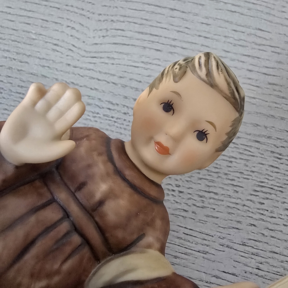 Vintage Berta Hummel Goebel 1996 Nativity - Picture 9 of 16